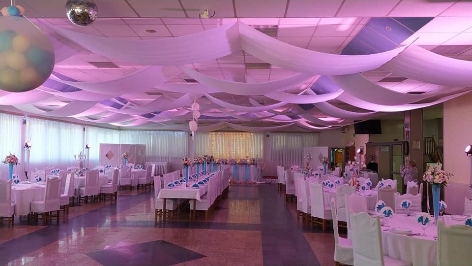 Rasvjeta za vjenčanja - roza ambijentalno osvjetljenje sale za svadbe