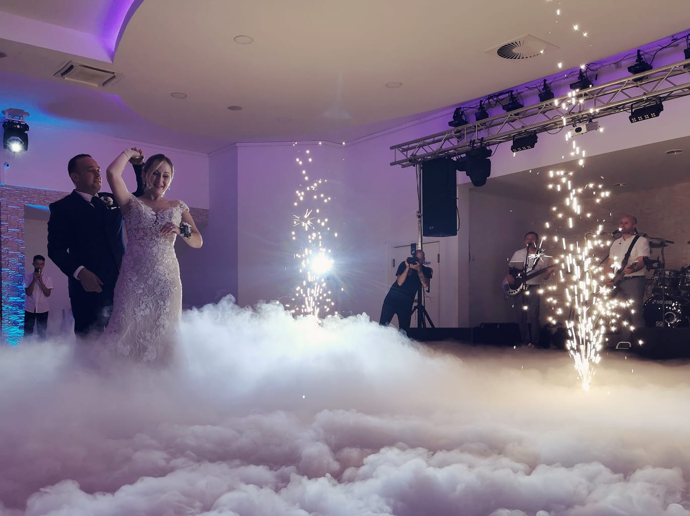 Reastoran - rasvjeta za vjenčanja i niski dim